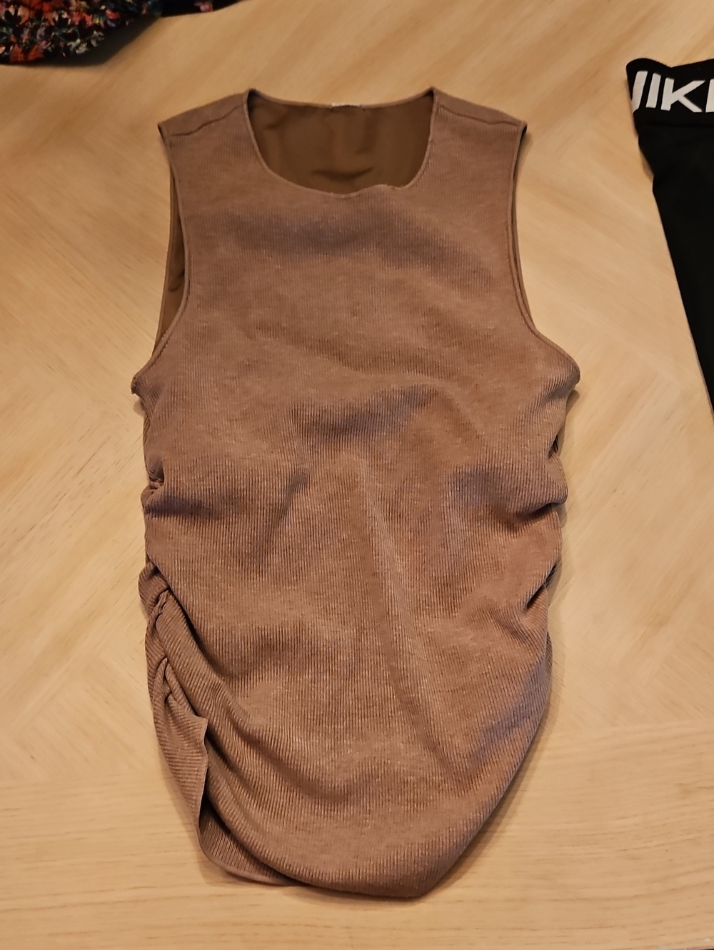 ALO Yoga Ribbed Side-Ruched Tank Top - Taupe